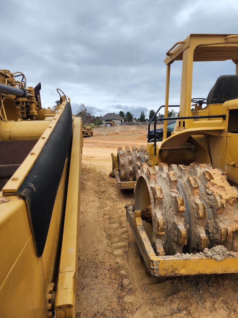 1985 CATERPILLAR 815 - Image 4